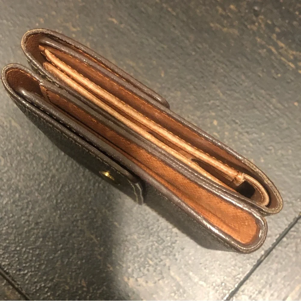 LOUIS VUITTON Authentic BiFold Monogram Wallet SP0923
